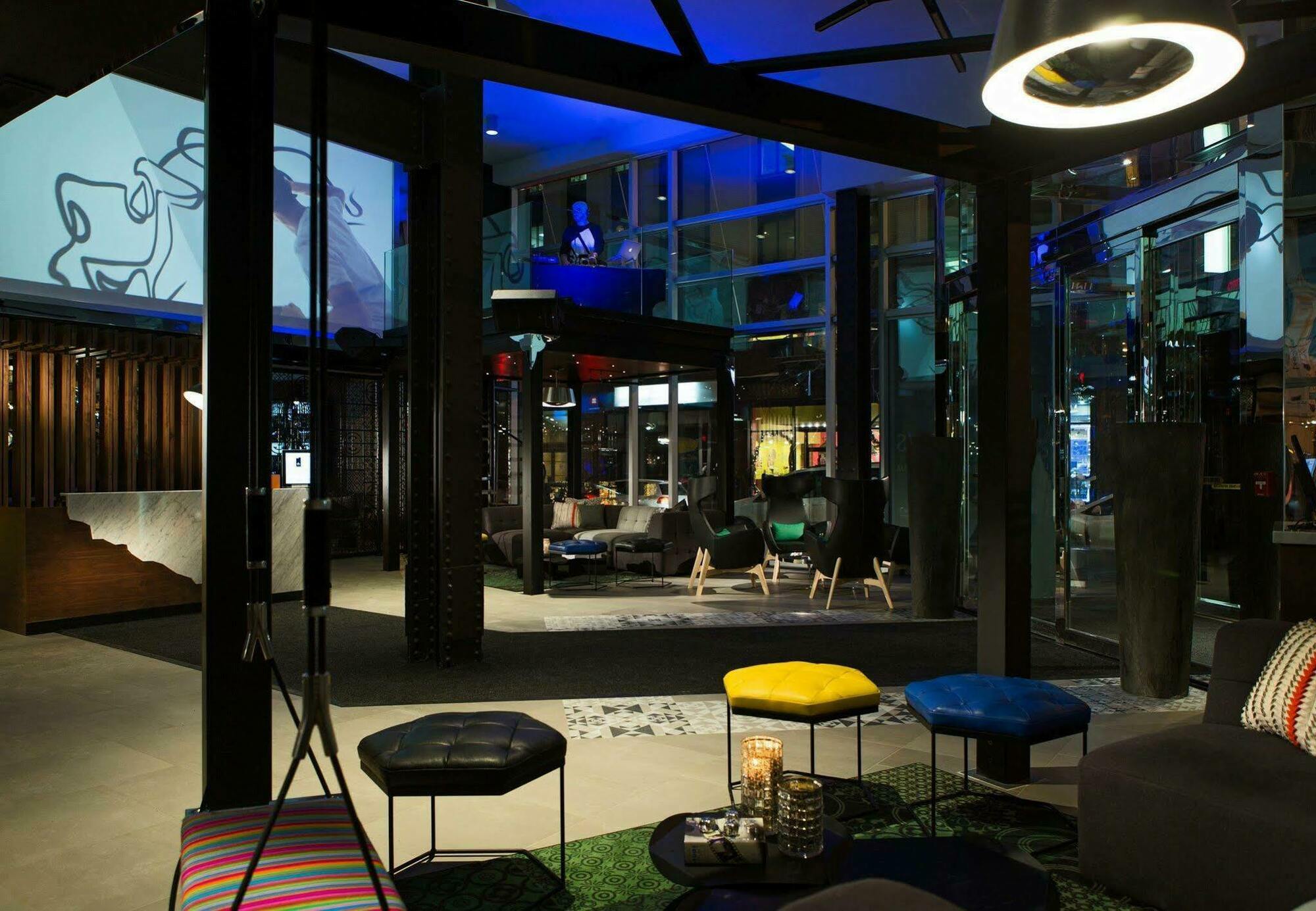 Renaissance Montreal Downtown Hotel Exterior foto